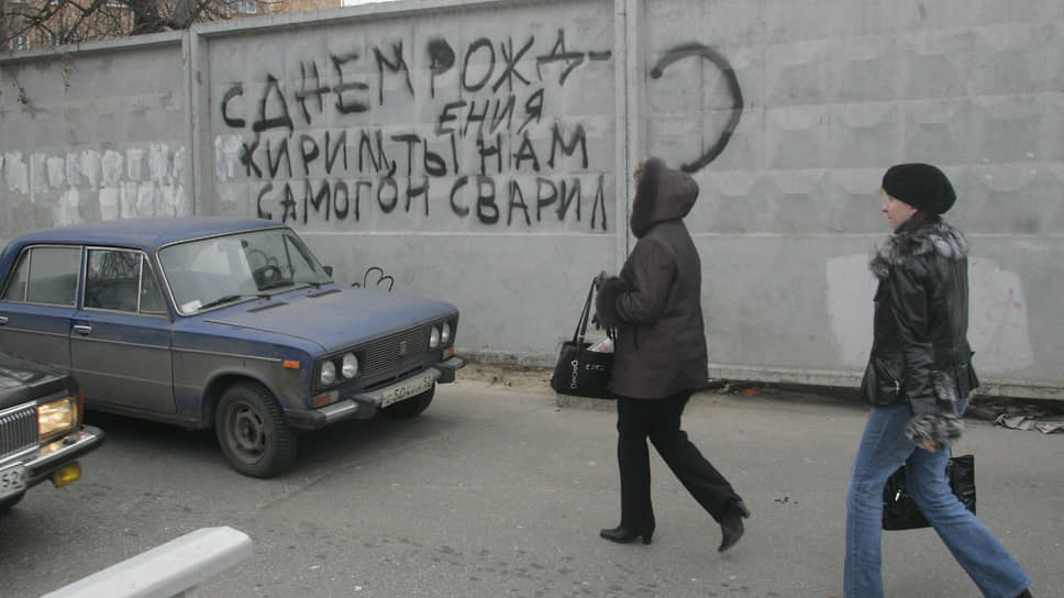 Чиновники опасаются, что с закрытием рюмочных в Нижегородской области начнут вновь продавать самогон из окон