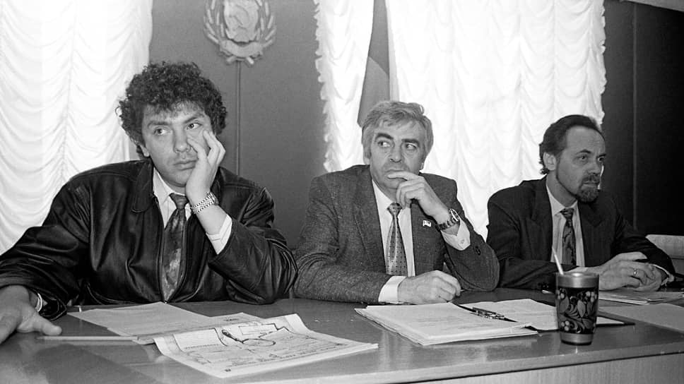 Председатель областного совета народных депутатов Евгений Крестьянинов – на фото справа. 1993 год