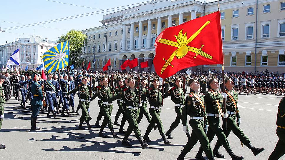 Парад Победы на площади Минина и Пожарского