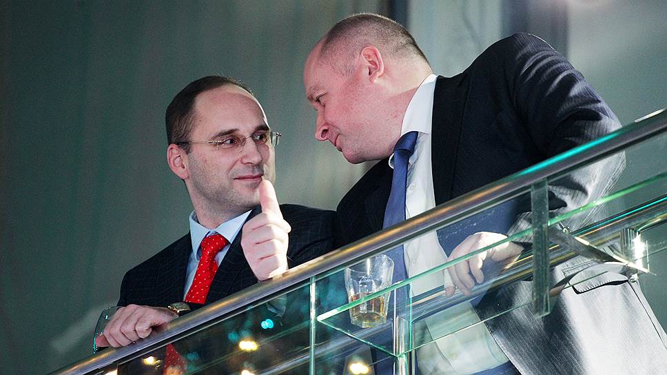 Председатель правления ПАО «НБД-Банк Александр Шаронов (слева) и управляющий нижегородским филиалом ВТБ24 Георгий Гречин