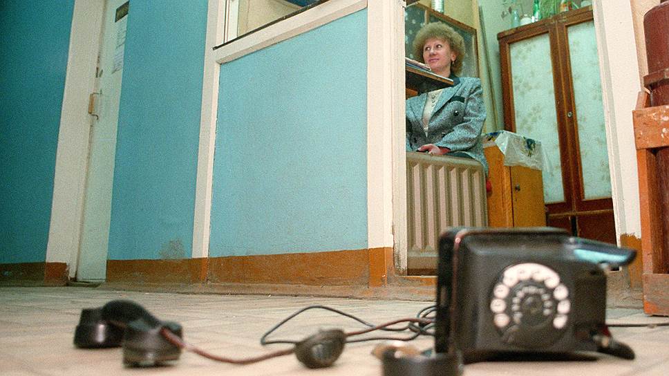 23 мая 2000 года. Погром, устроенный в нижегородском гидрометцентре. Разбитый телефонный аппарат вахтера