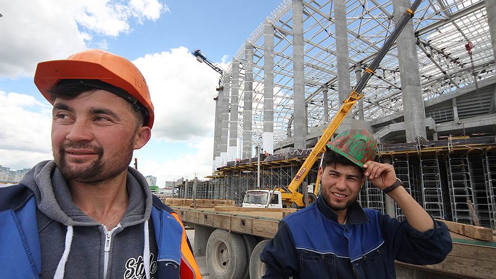 Команда строителей стадиона сегодня насчитывает множество работников из самых разных регионов России