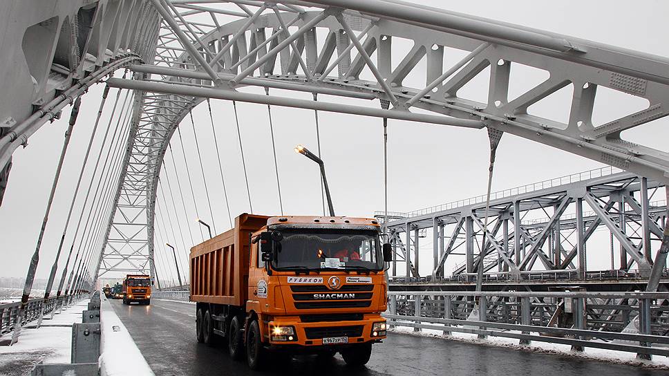4 ноября 2016 года. Открытие движения строительной техники и спецтранспорта по новому мосту-дублеру через Волгу