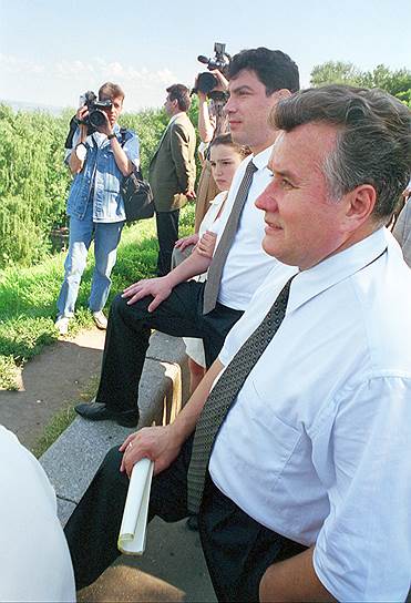 Июль 1997 года. С мэром Нижнего Новгорода Иваном Скляровым губернатор Немцов составлял удачный тандем. На волжском откосе во время одного из визитов в родной город