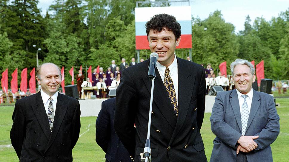 Июнь 1996 года. Празднование 40-летнего юбилея Российского ядерного центра в Сарове. Немцов — собравшимся на стадионе «Труд» ядерщикам: «Я привез вам деньги!»