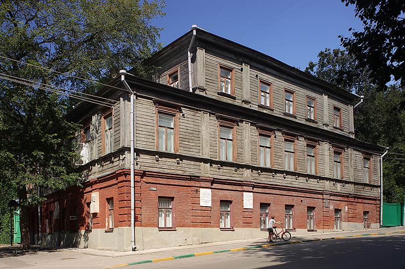 Дом на улице Семашко, в котором писатель с семьей снимал квартиру