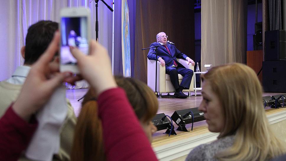 Увидеть живого Жириновского для многих важнее, чем сходить на выборы