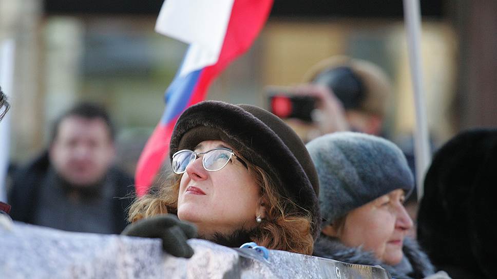 На марше очень много символики России, которую Немцов хотел видеть свободной