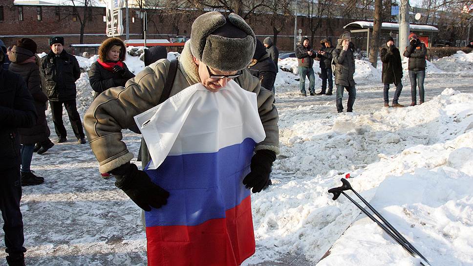 Российский триколор стал национальным символом в первые годы губернаторства Бориса Немцова