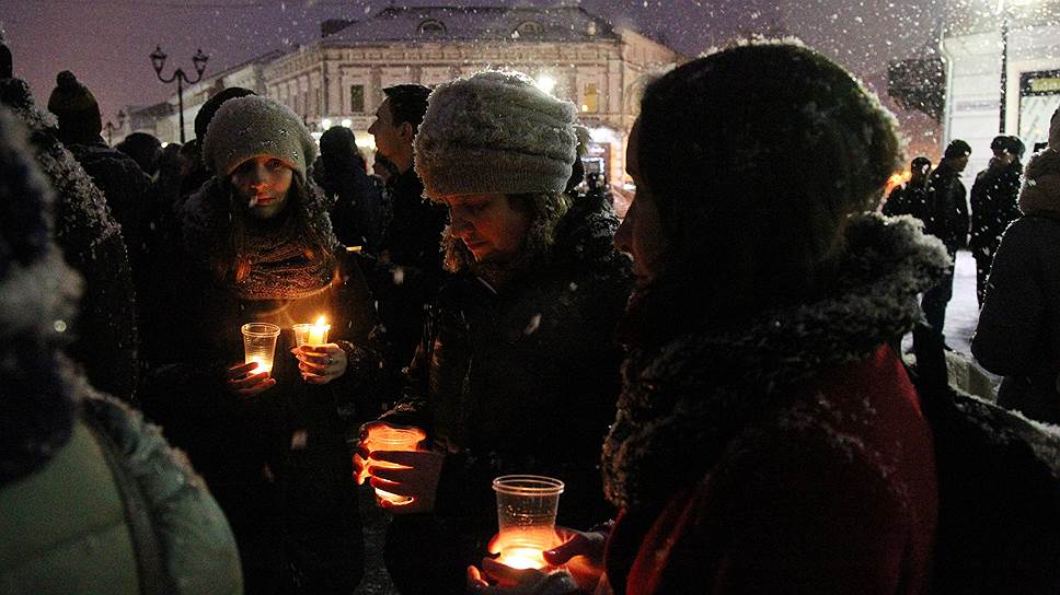 Нижегородцы зажигали свечи в память о погибших в страшном пожаре