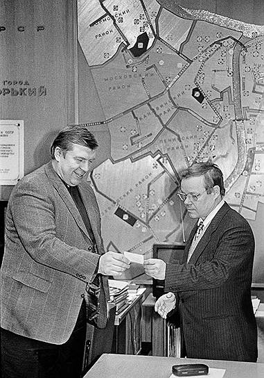 16 февраля 1998 года бизнесмену Климентьеву вручили удостоверение кандидата в мэры Нижнего Новгорода
