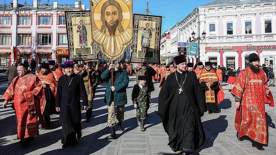 Пасхальный крестный ход прошел по главной пешеходной улице Нижнего Новгорода Большой Покровской