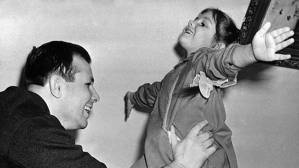 Юрий Гагарин с любимой дочерью Леной