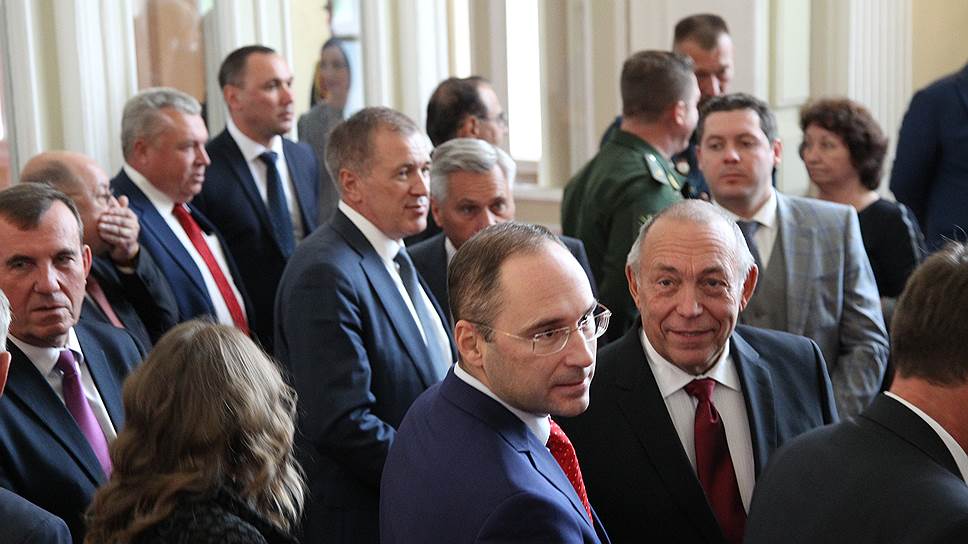 В числе приглашенных – банкир Александр Шаронов (в центре) и ректор ННГУ Евгений Чупрунов