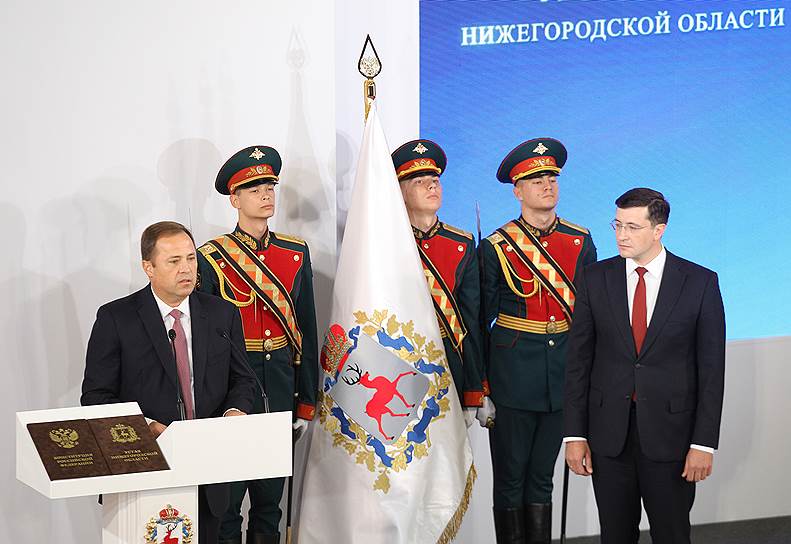 Первым нового губернатора поздравил полпред Игорь Комаров