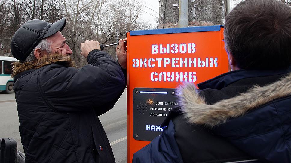 Кнопки вызова экстренных служб на остановках в Нижнем Новгороде устанавливали и раньше, но не все они исправны