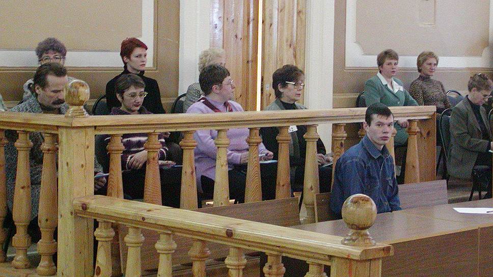 В здании Нижегородского областного суда в январе 2003 года состоялось первое заседание с участие присяжных
