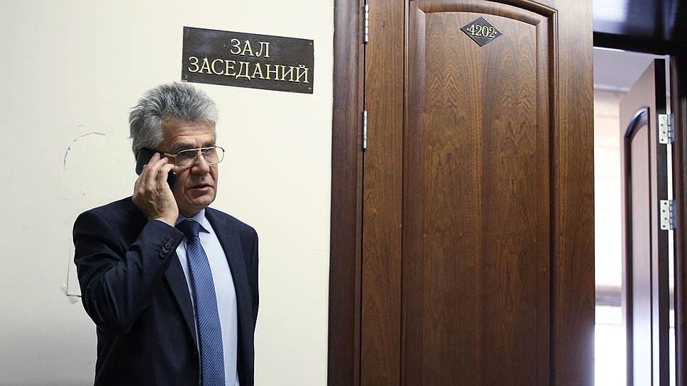Президент Российской Академии наук Александр Сергеев во время визита в ИПФ РАН, который возглавлял. Октябрь 2018 года