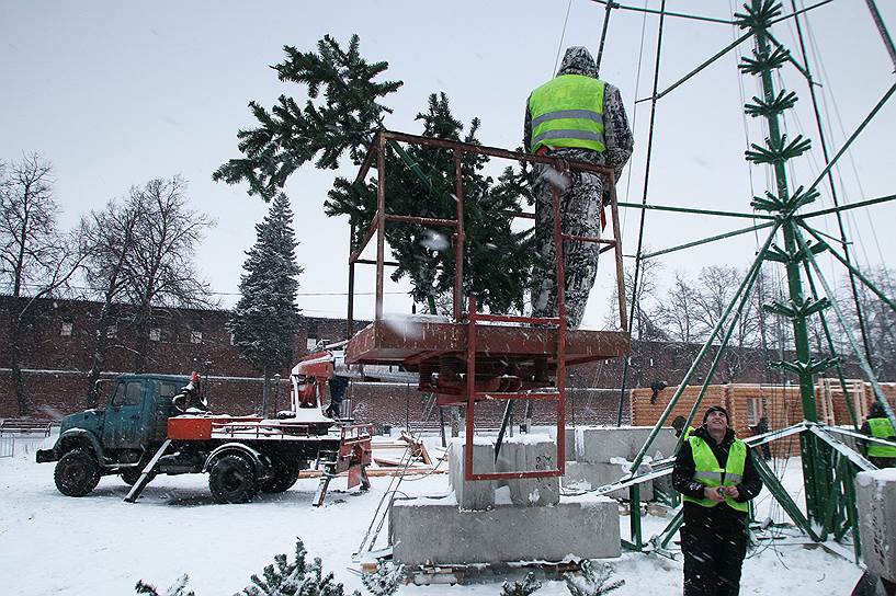 В 2018 году на центральной площади Нижнего Новгорода впервые установлена искусственная елка отечественного производства со светодиодной подсветкой