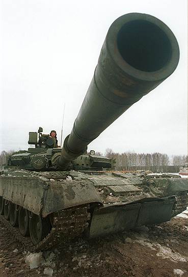 Эта гладкоствольная пушка танка Т-90 стреляет оперенными снарядами, пробивающими самую толстую броню