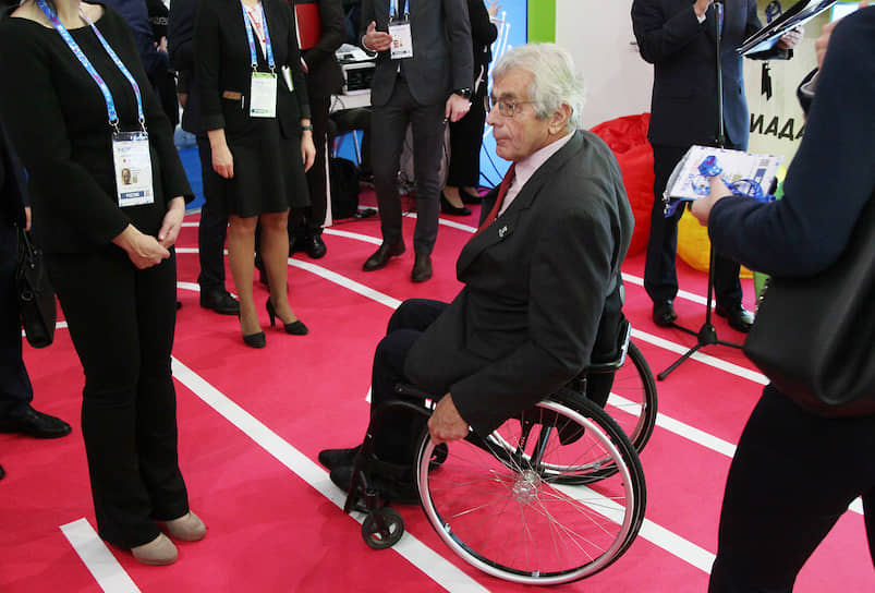 Среди многочисленных иностранцев нельзя было не заметить президента Международной спортивной федерации инвалидов Руди Ван дель Аббеле