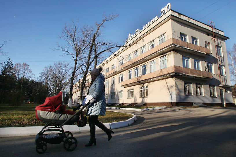 Детская городская клиническая больница №27 находится в 11 километрах от автозаводского больничного городка, но это расстояние почти целиком состоит из автомобильных пробок