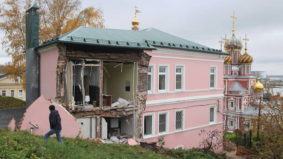 7 октября обрушилась стена здания комплекса Рождественской церкви. Никто из обитателей не пострадал