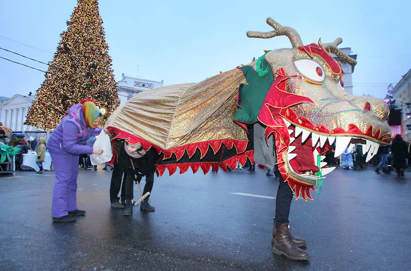 В последнюю субботу уходящего 2019 года у главной елки Нижнего Новгорода прошел городской конкурс карнавальных костюмов