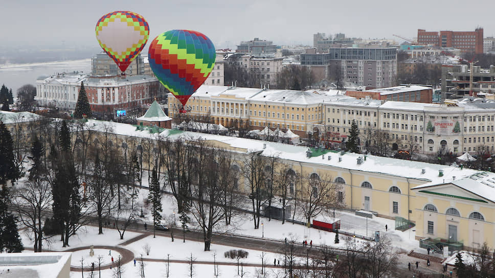 В январские каникулы в Нижнем Новгороде прошла «Рождественская фиеста». Над городом три дня летали воздушные шары и поднимали в воздух нижегородцев