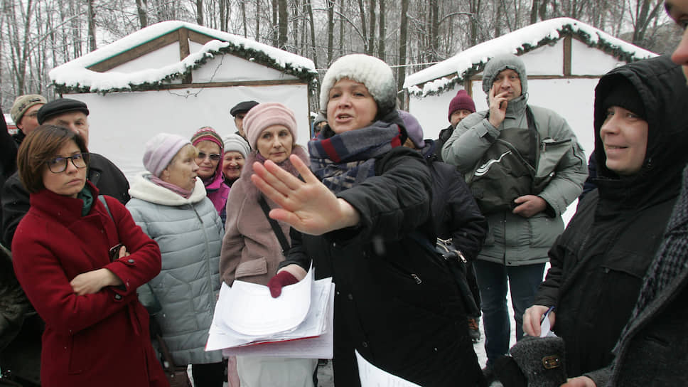 Доцент ННГУ Марианна Любимова пытается охладить пыл протестующих