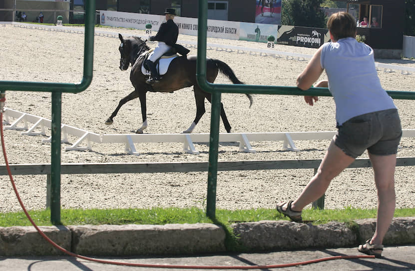 Правильно ставить копыта во время соревнований по выездке способна не каждая лошадь