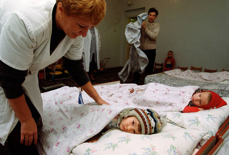 В октябре 2001 года укладывать спать детей в одежде пришлось и воспитателям детского сада №17 из-за отсутствия тепла