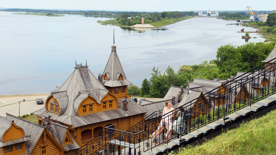 Свой путь к Нижнему Новгороду река начинает от Городецких шлюзов