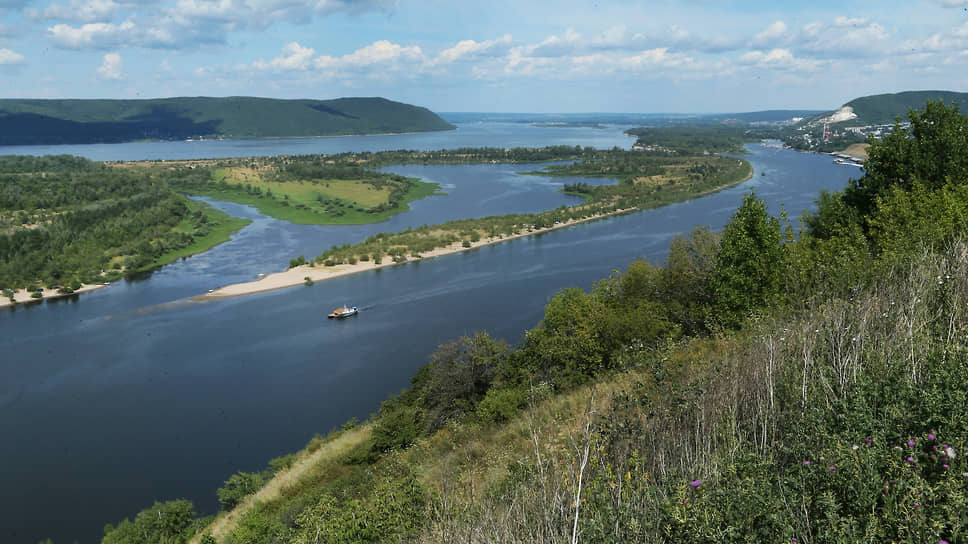 Волга считается одной из крупнейших в мире рек. На протяжении 3530 километров своей длины она пересекает 15 регионов России