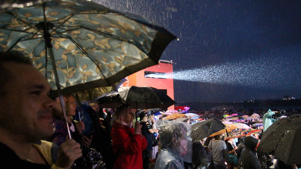 Даже проливной дождь не смог помешать нижегородцам отпраздновать День России