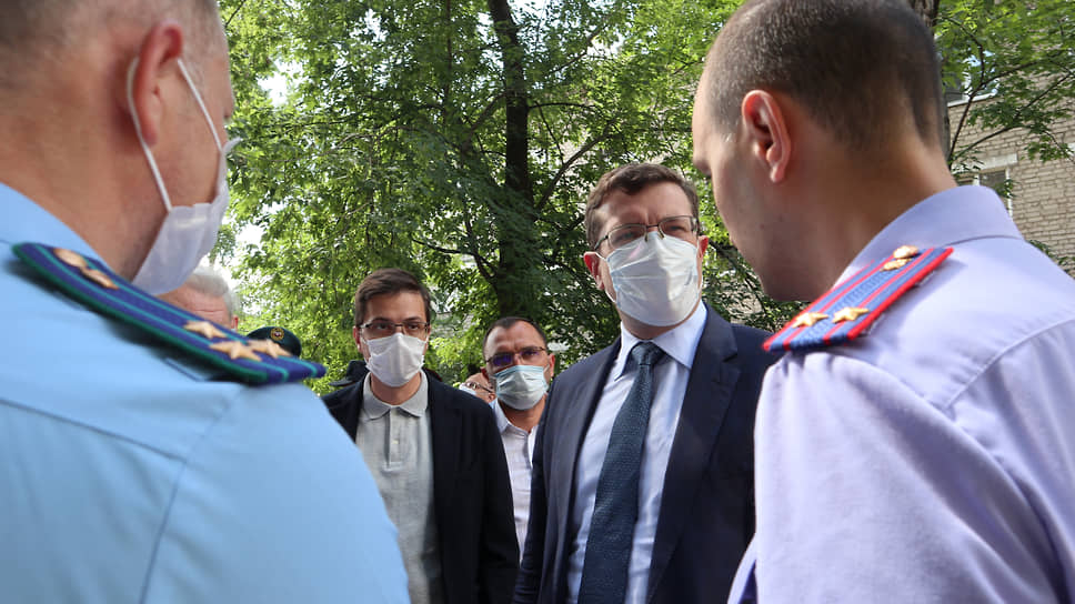 Место происшествия посетил губернатор Глеб Никитин. Он пообещал не бросить пострадавших в беде