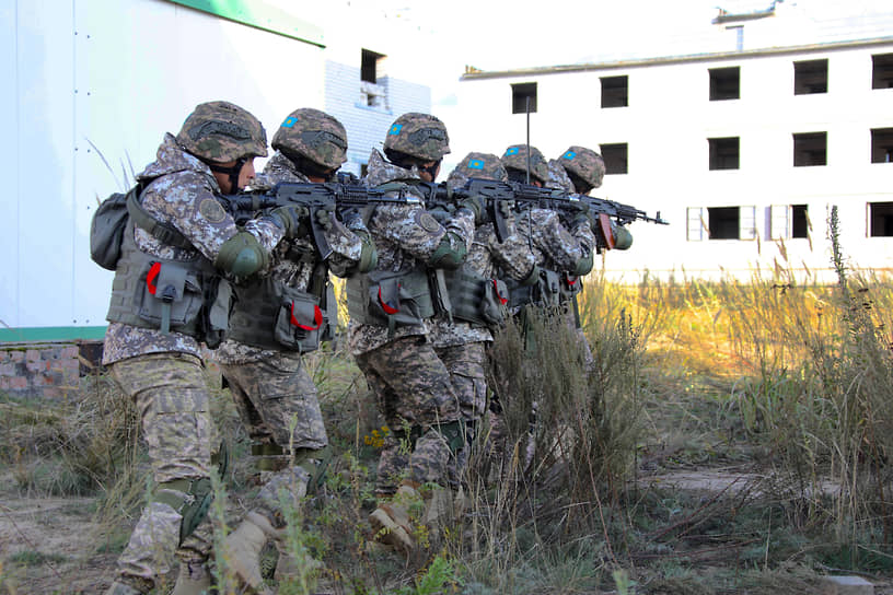 Военные Казахстана учились вести ближний бой плечом к плечу с российской армией