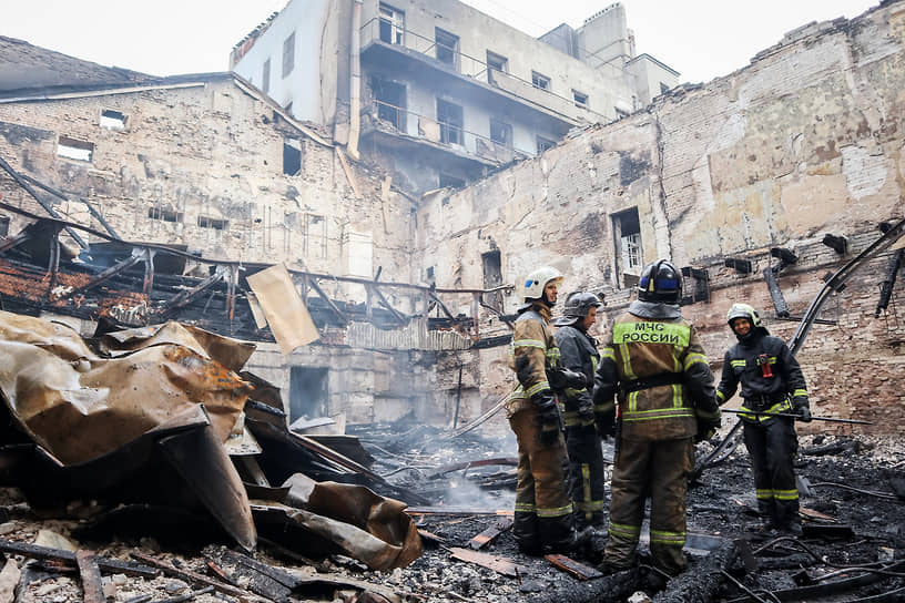 Тушение пожара в доме-коммуне &quot;Доме чекистов&quot; на улице Малой Покровской в Нижнем Новгороде