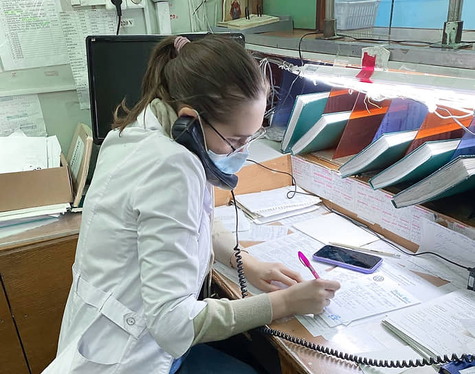 Студенты Приволжского медицинского университета с начала пандемии помогают медицинскому персоналу в поликлиниках и больницах. Осенью 2021 года в качестве волонтеров были задействованы более 500 учеников старших курсов и ординаторов