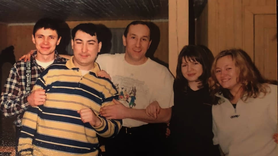 Руководитель управления СК РФ по Нижегородской области Айрат Ахметшин (второй слева) в 1995 году окончил Казанский государственный университет