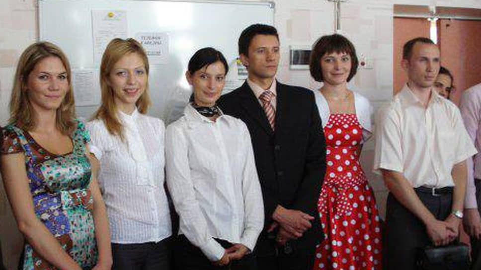 Министр цифрового развития региона Александр Синелобов (третий справа) в 2009 году окончил Нижегородский государственный технический университет