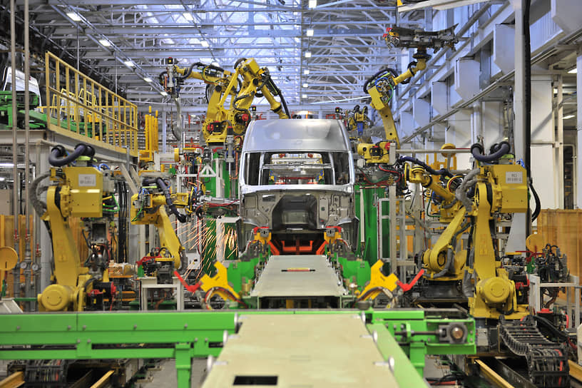 Сегодня конвейеры ГАЗа роботизированы. Так выглядит современное сварочное производство