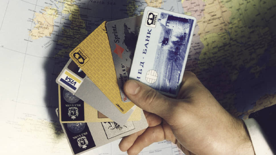 С 1994 года многие отечественные банки стали осуществлять выпуск пластиковых карт различных платежных систем. На фото первый международный пластик, выпущенный НБД-Банком.