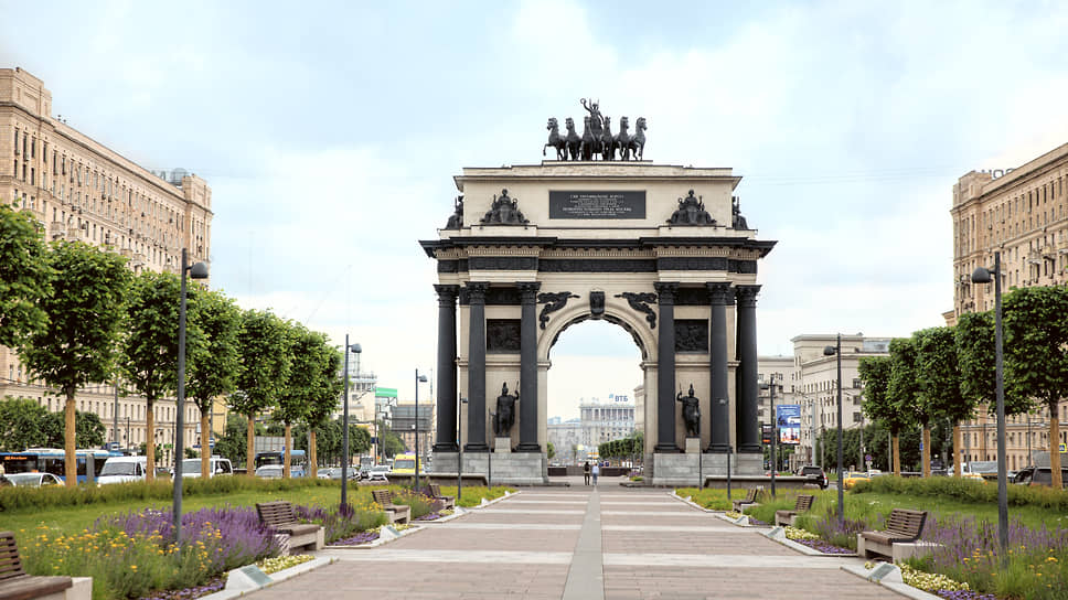 Триумфальную арку в Москве перестраивали в 1830-х годах