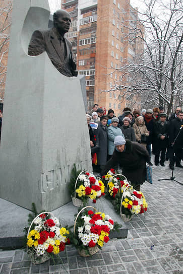 В декабре 2014 года памятник ученому был установлен на проспекте Гагарина, недалеко от места ссылки