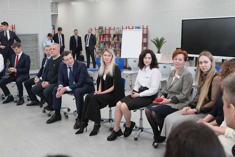 Губернатор Нижегородской области Глеб Никитин во время встречи с педагогами школы