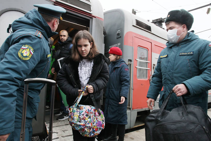Встреча школьников из Белгорода на железнодорожном вокзале в Навашино