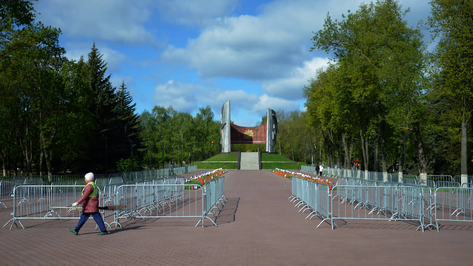 Монумент в Парке Славы 9 мая