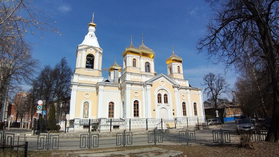 Скамейки в православных храмах