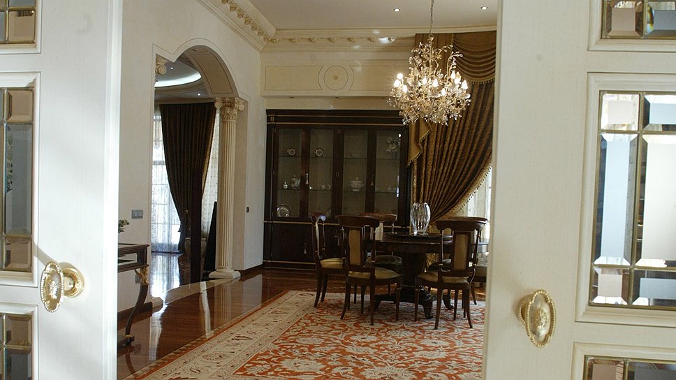 500-метровая квартира на Якиманке выставлена на продажу, потому что хозяину не хватает 100 кв. м для гардеробной